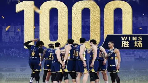 “湖人差点失去“汤神替身”，其小球策略贡献巨大，与超级阵容无缝对接。”